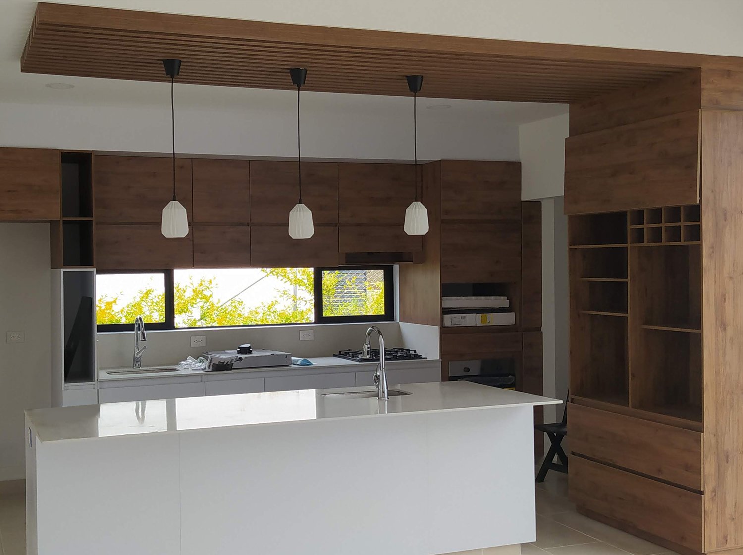 Cocina con acabados en madera
